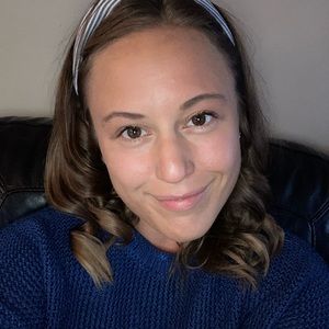 Meet your Posher, Laura